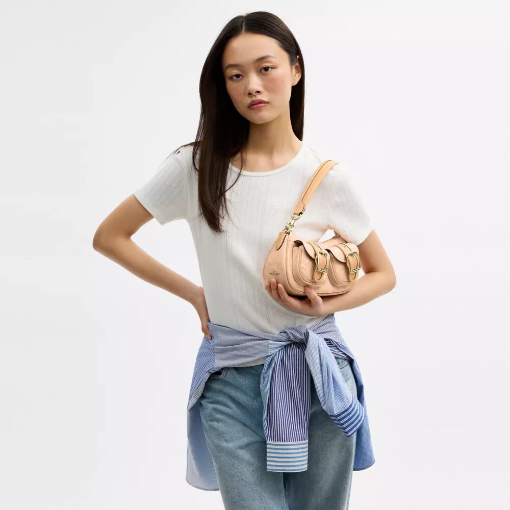 Ashton Shoulder Bag in Signature Leather