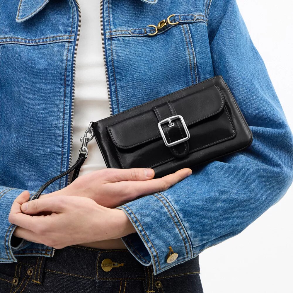 Ashton Wristlet