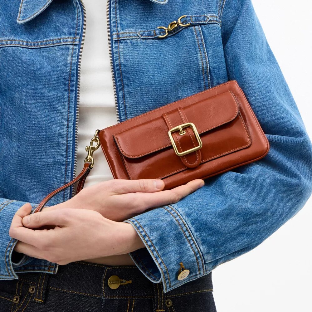 Ashton Wristlet