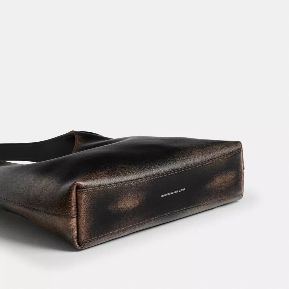 Brooklyn Shoulder Bag 28 in Loved Leather