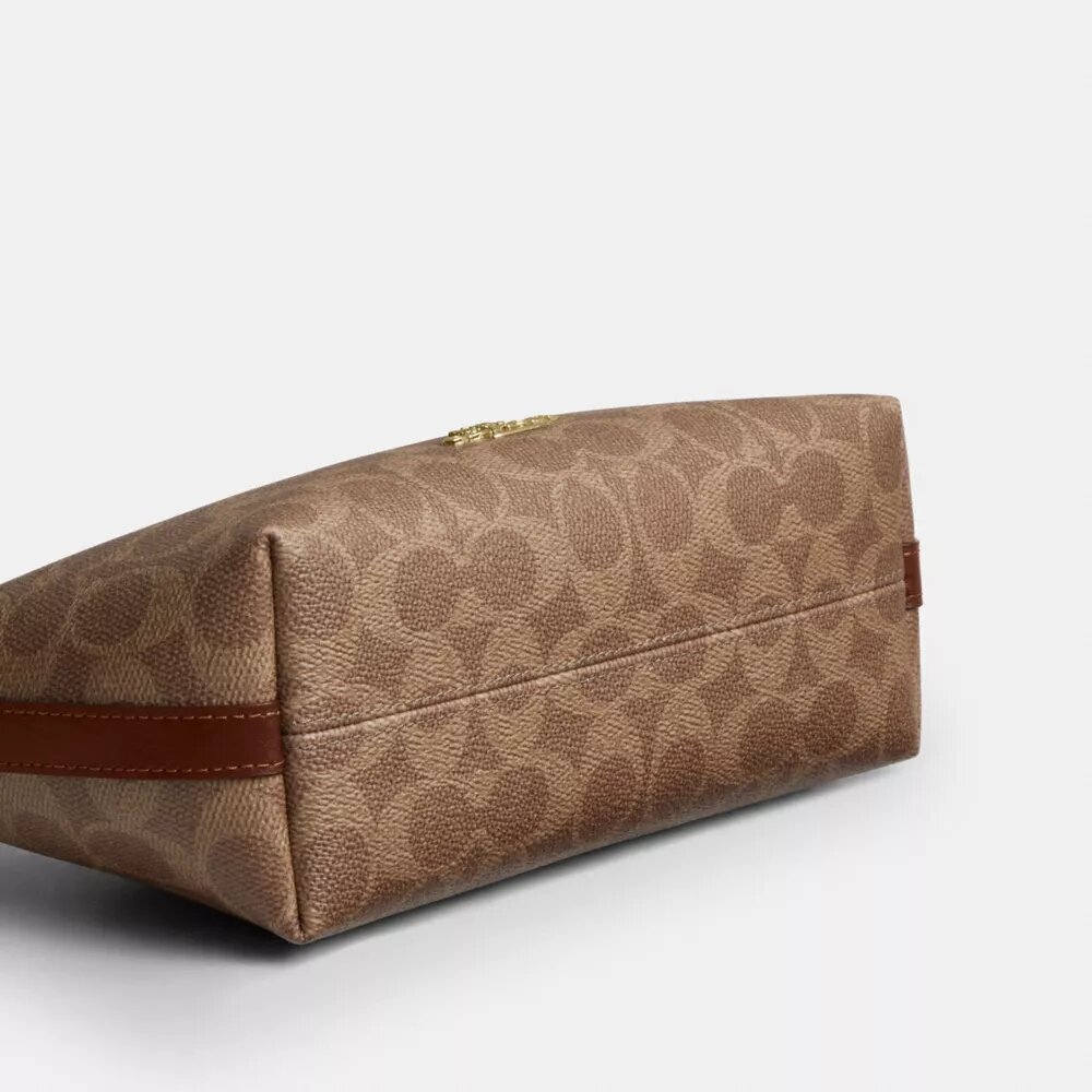 Caitlin Shoulder Bag in Signature Canvas