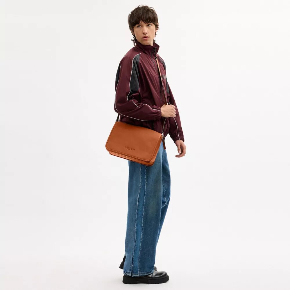 Colby Messenger Bag 32