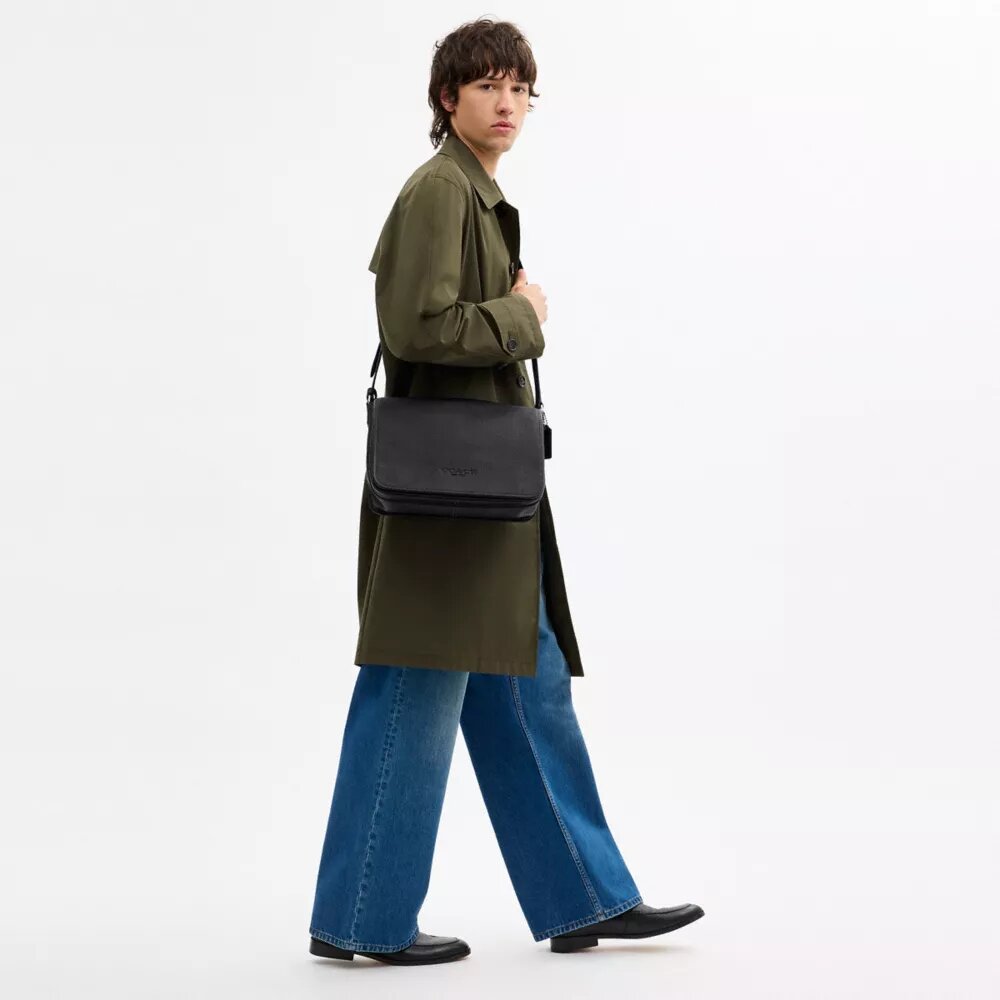 Colby Messenger Bag 32