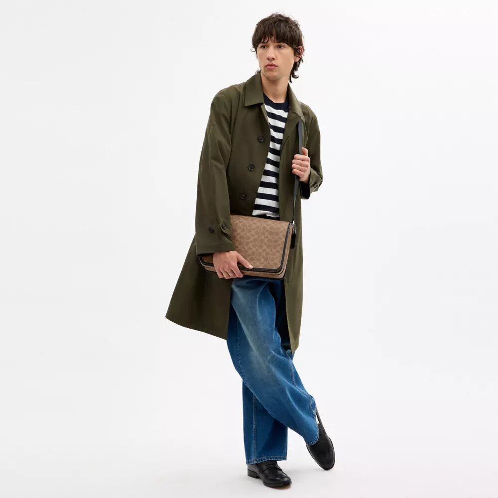Colby Messenger Bag 32 in Signature Canvas