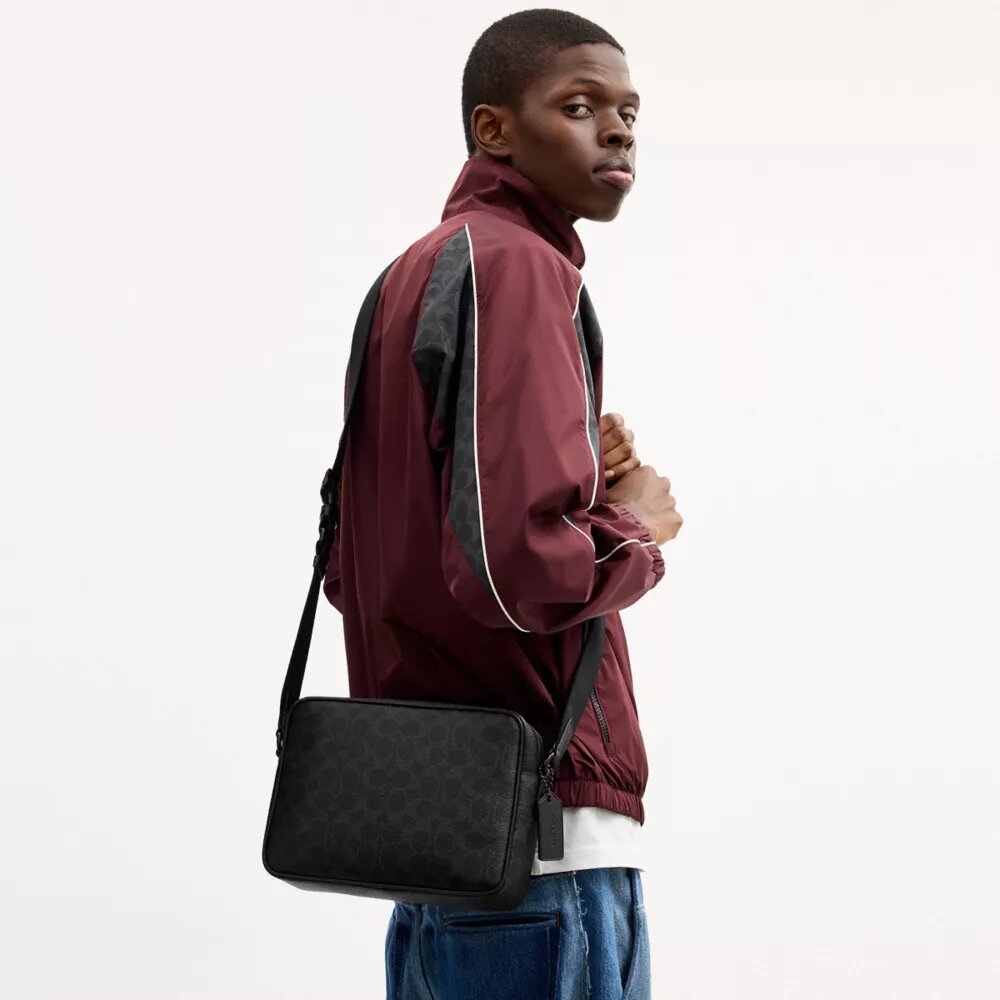 Colton Crossbody Bag 25 in Signature Canvas