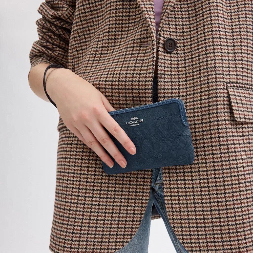 Corner Zip Wristlet in Signature Jacquard