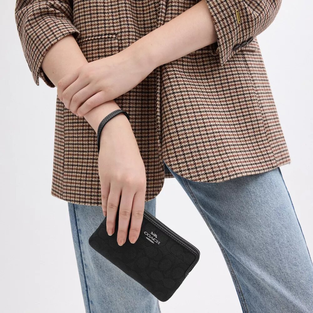 Corner Zip Wristlet in Signature Jacquard