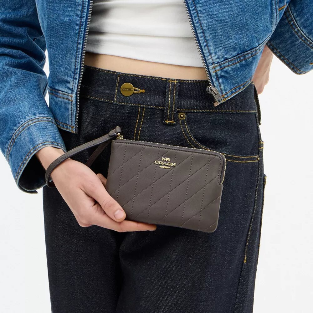 Corner Zip Wristlet with Quilting