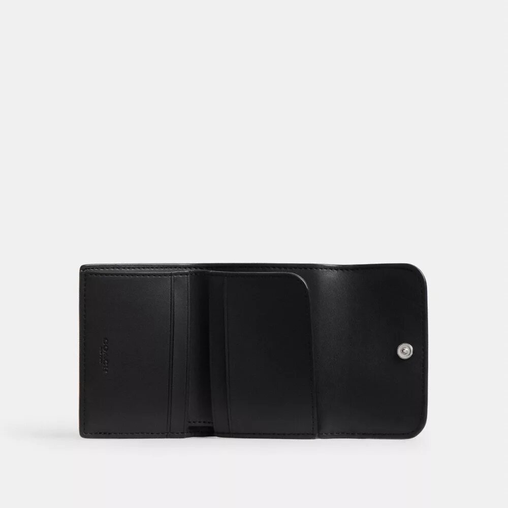 Essential Card Holder Wallet in Loved Leather
