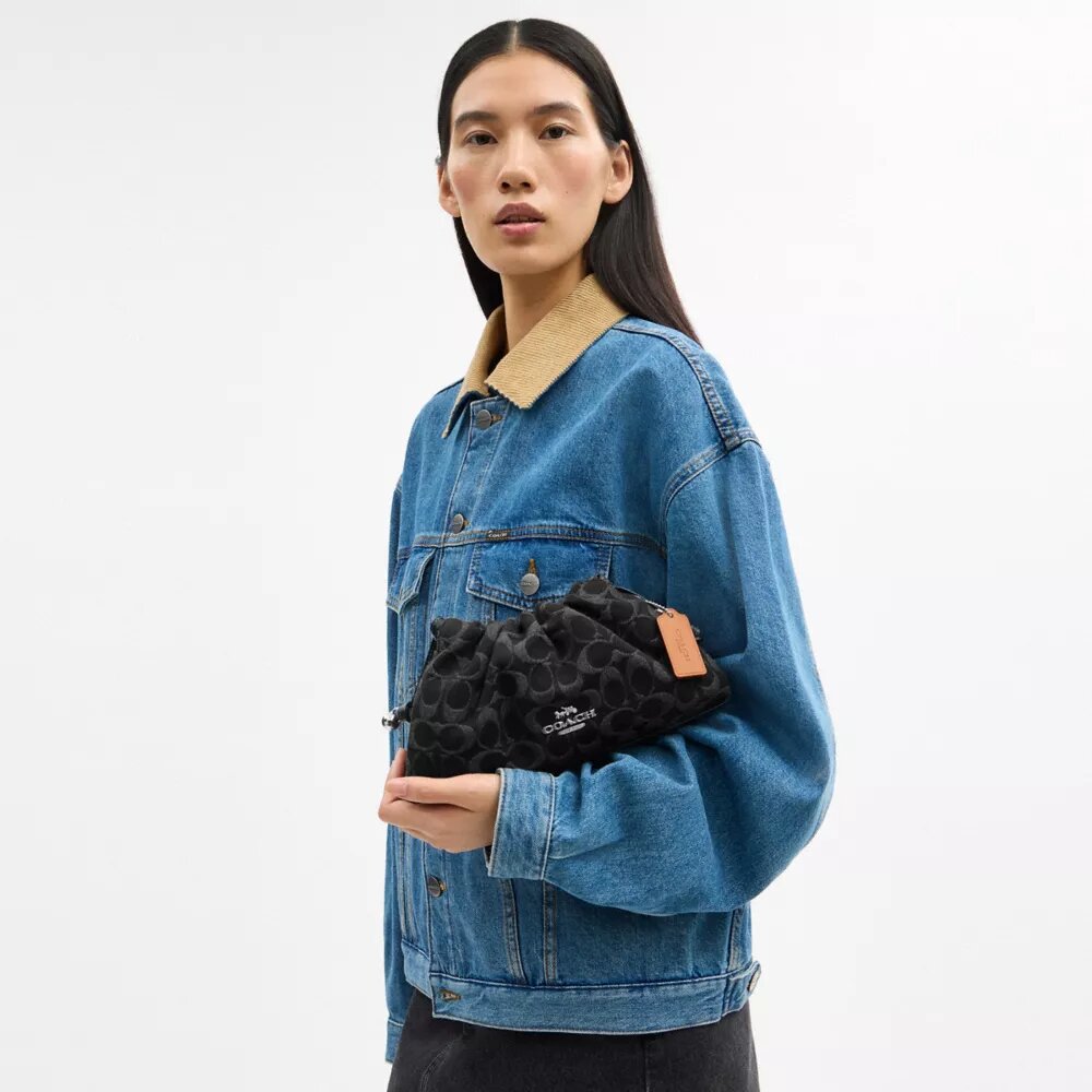 Faye Shoulder Bag in Signature Denim