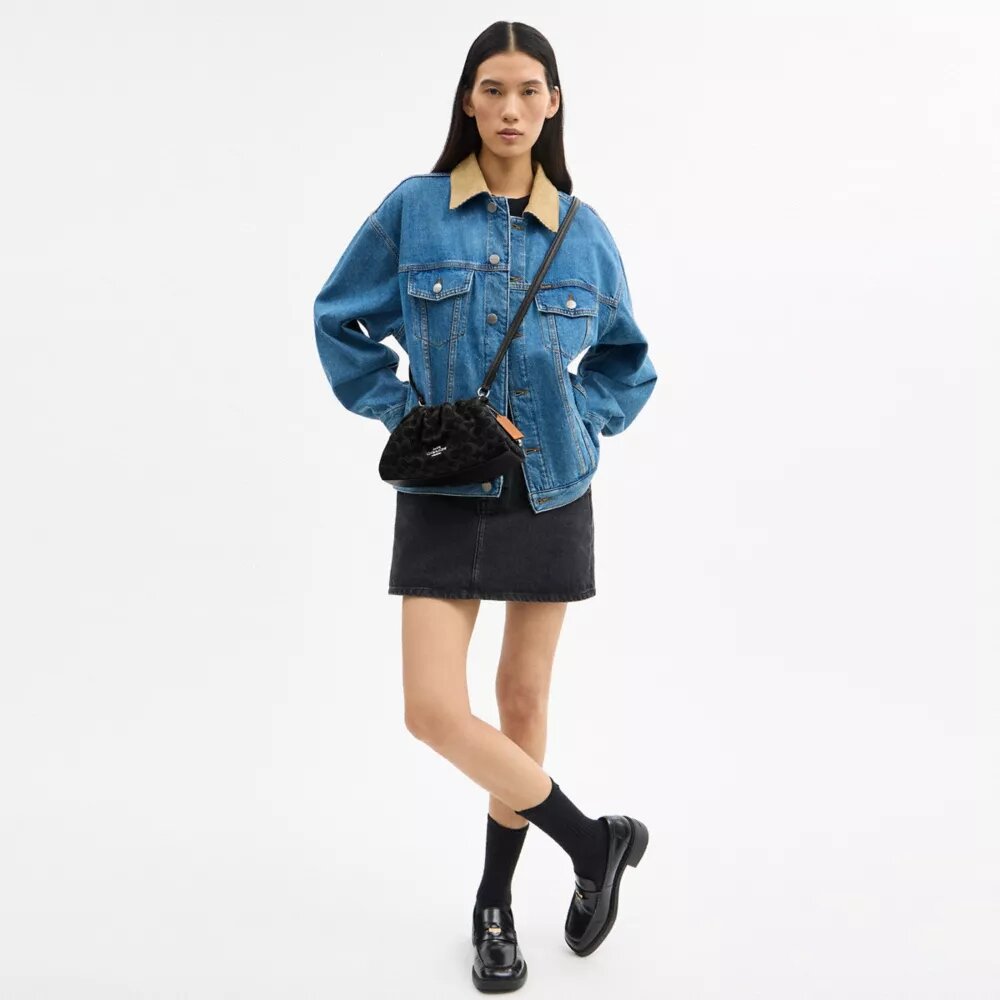 Faye Shoulder Bag in Signature Denim