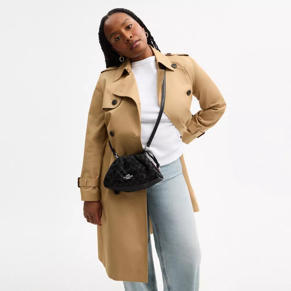Faye Shoulder Bag in Signature Denim