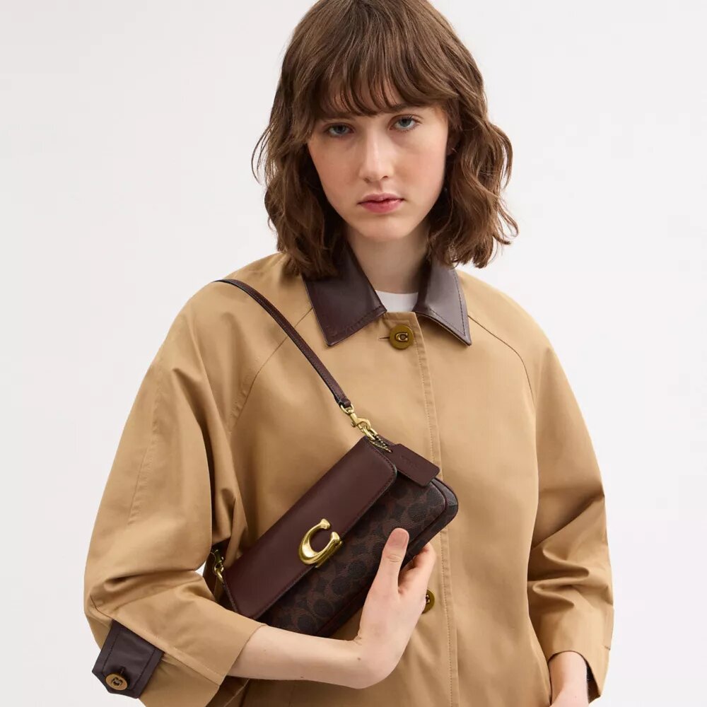 Jet Shoulder Bag in Signature Canvas