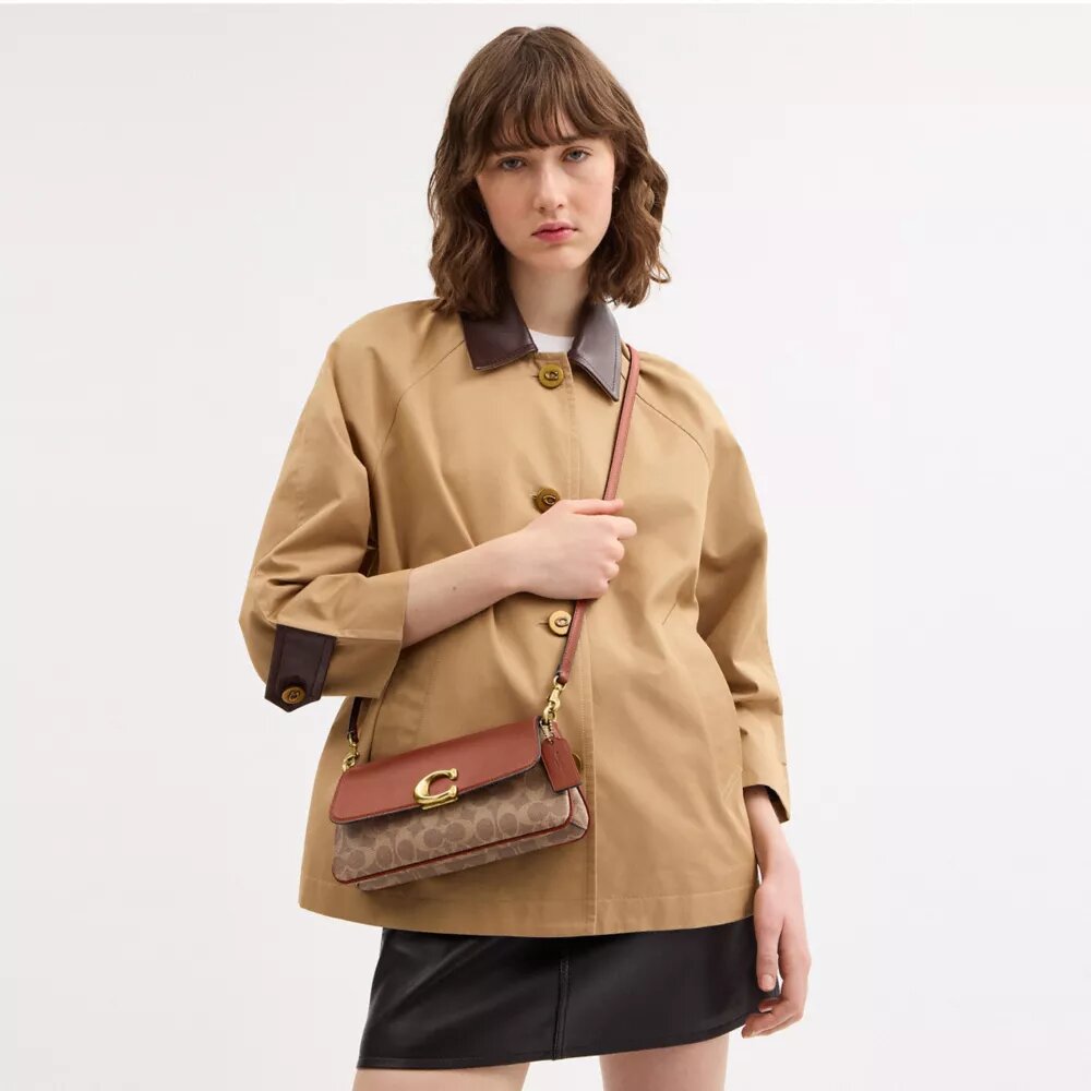 Jet Shoulder Bag in Signature Canvas