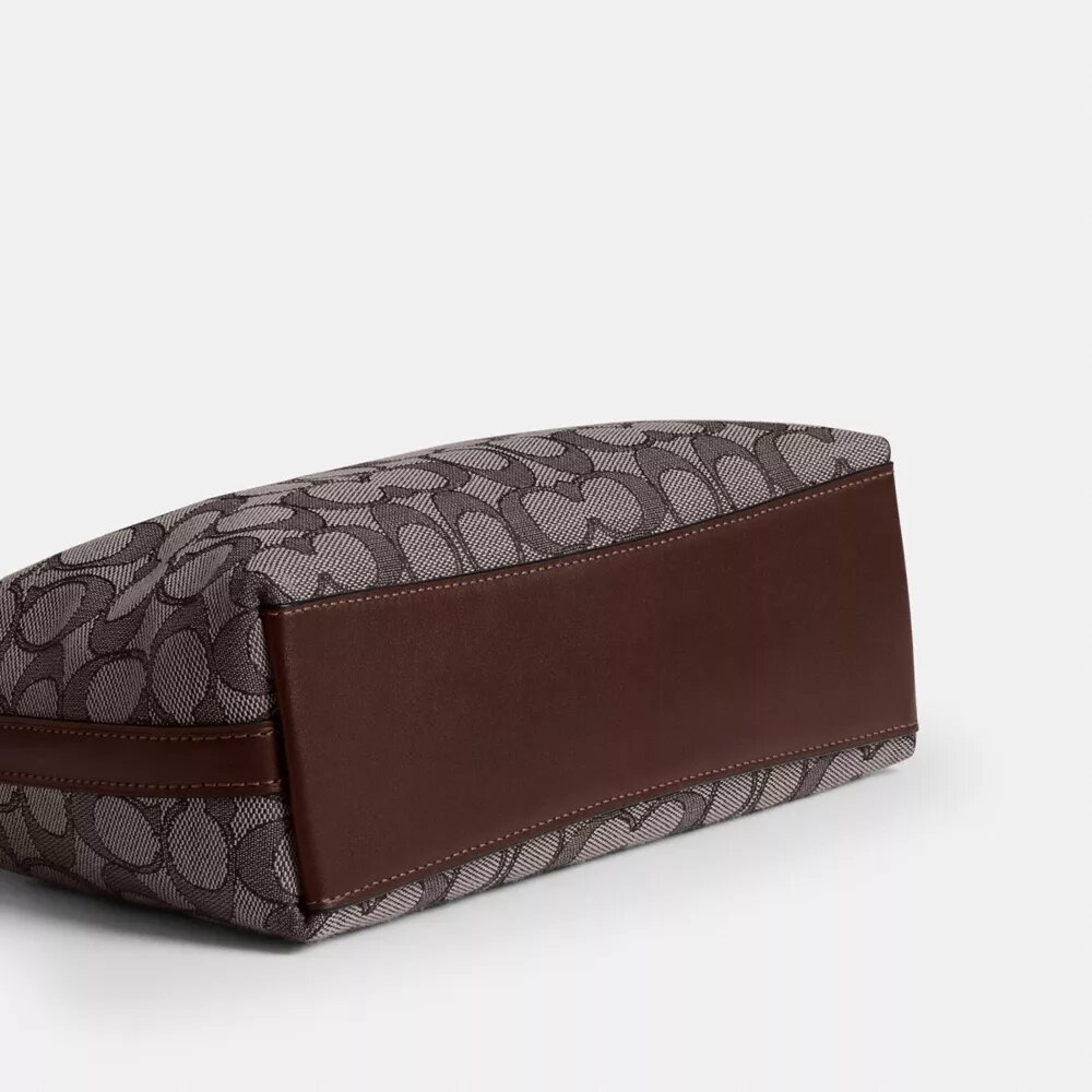 Juliet Shoulder Bag 25 in Signature Jacquard