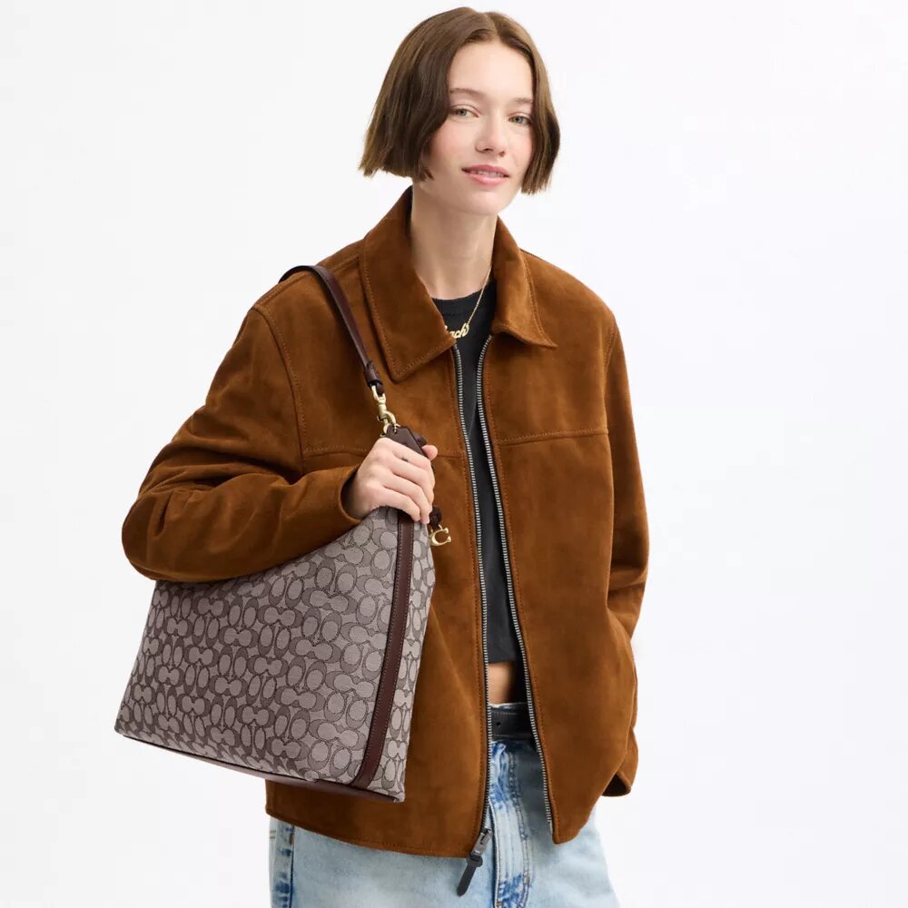 Juliet Shoulder Bag 38 in Signature Jacquard