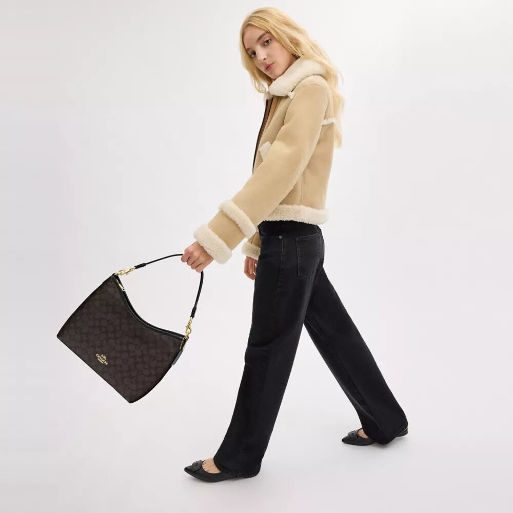 Laurel Shoulder Bag in Signature Canvas