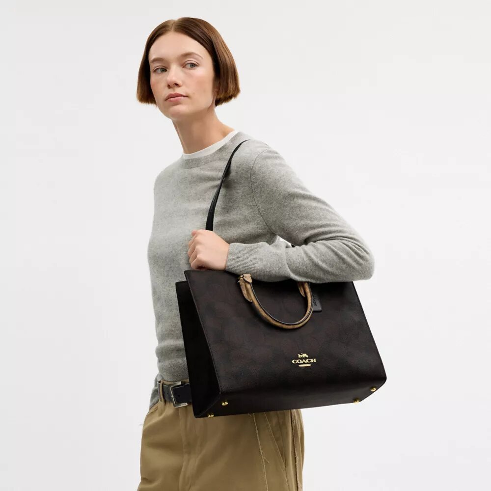 Maggie Tote Bag in Blocked Signature Canvas
