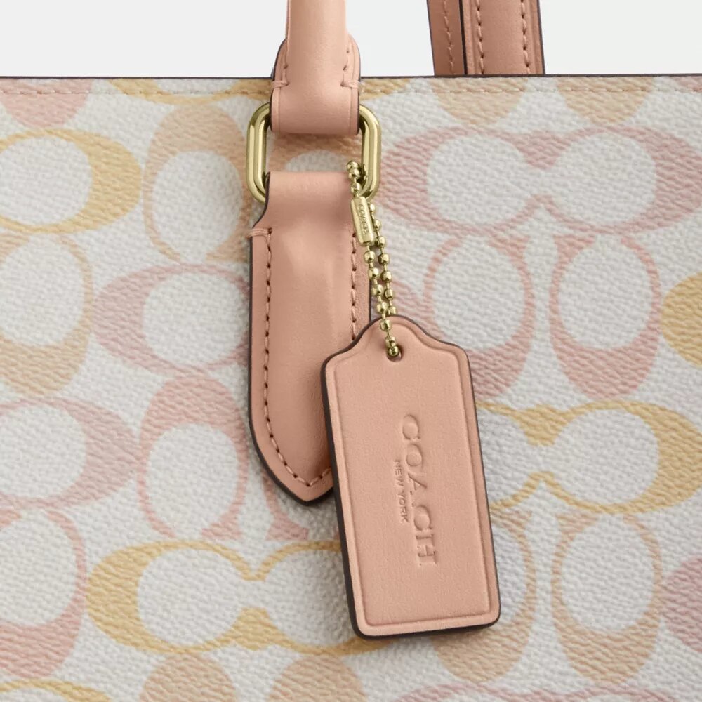 Maggie Tote Bag in Signature Canvas