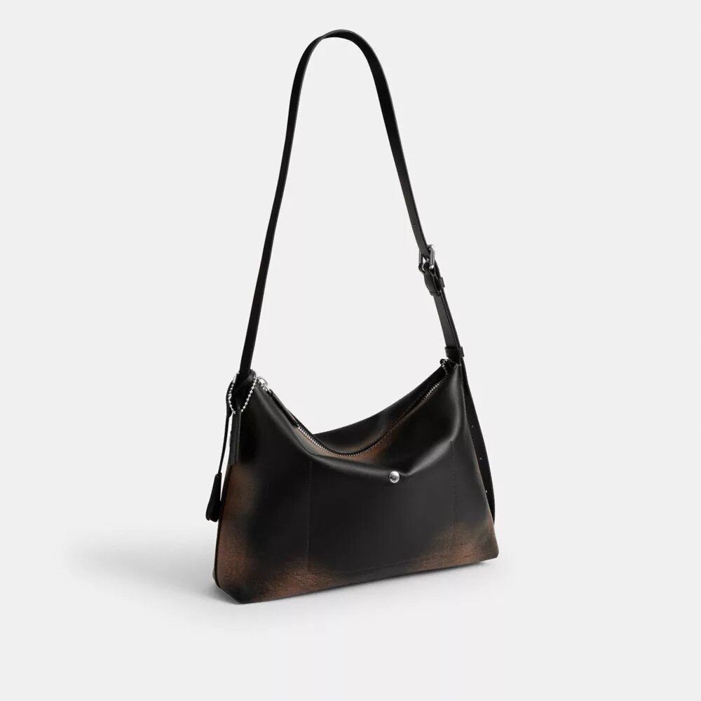 Mott Messenger Bag 33 in Loved Leather