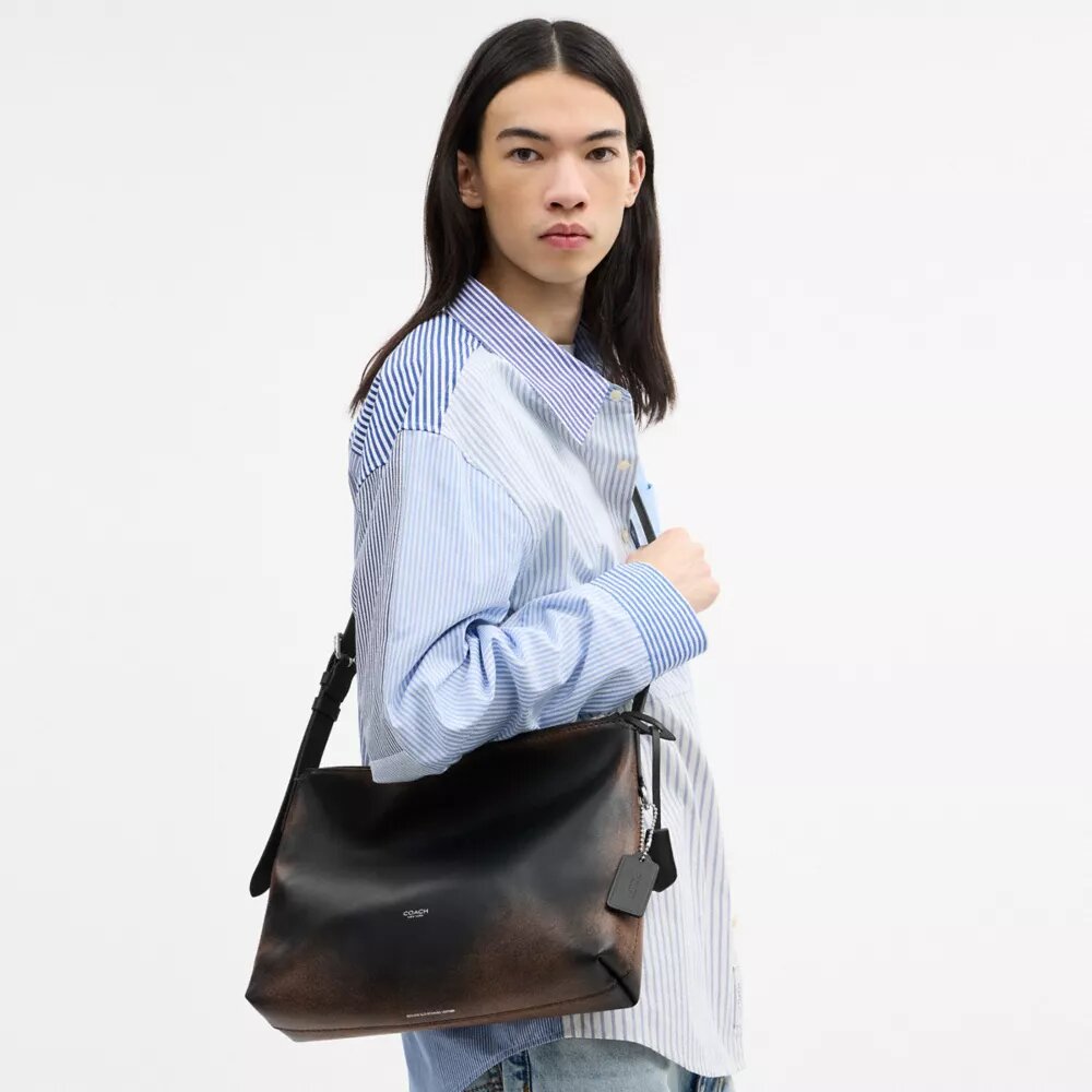Mott Messenger Bag 33 in Loved Leather
