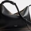 Mott Messenger Bag 33 in Loved Leather