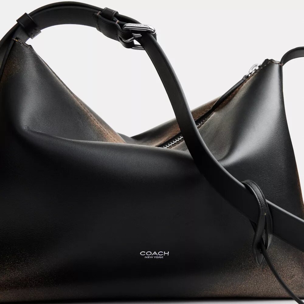 Mott Messenger Bag 33 in Loved Leather