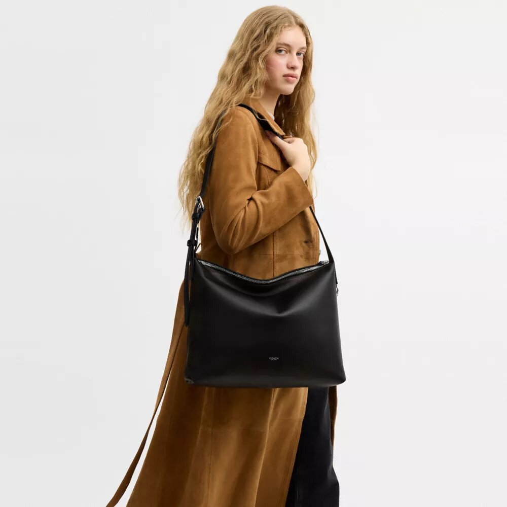 Mott Messenger Bag 38 in Loved Leather