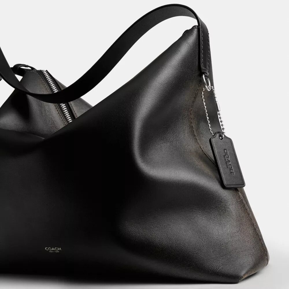 Mott Messenger Bag 38 in Loved Leather
