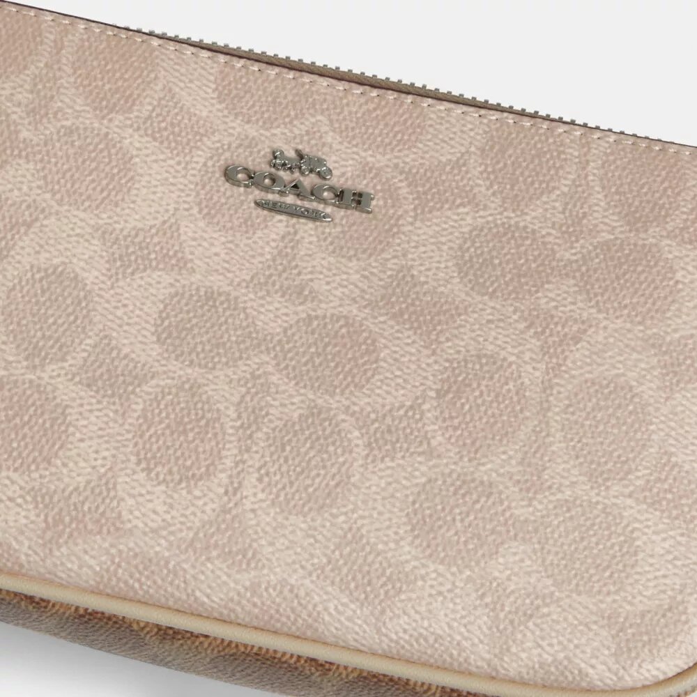 Nolita 19 in Blocked Signature Canvas