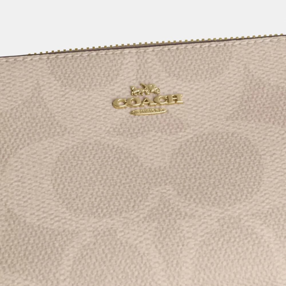 Nolita 19 in Blocked Signature Canvas