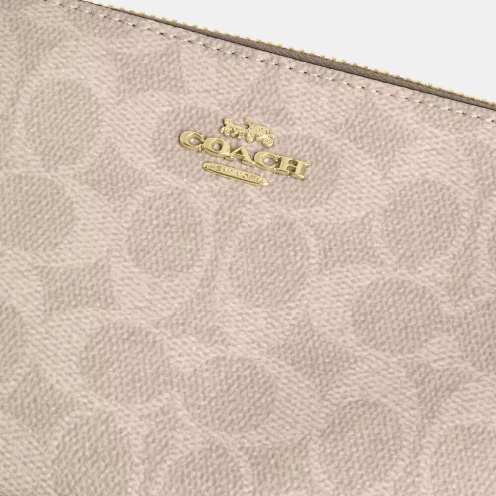 Nolita 19 in Blocked Signature Canvas