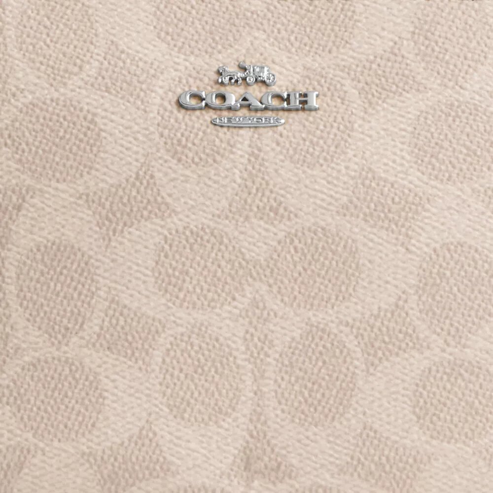 Nolita 19 in Signature Canvas
