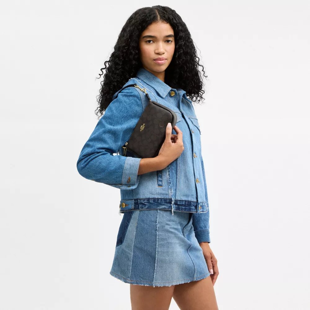 Nolita 19 in Signature Canvas