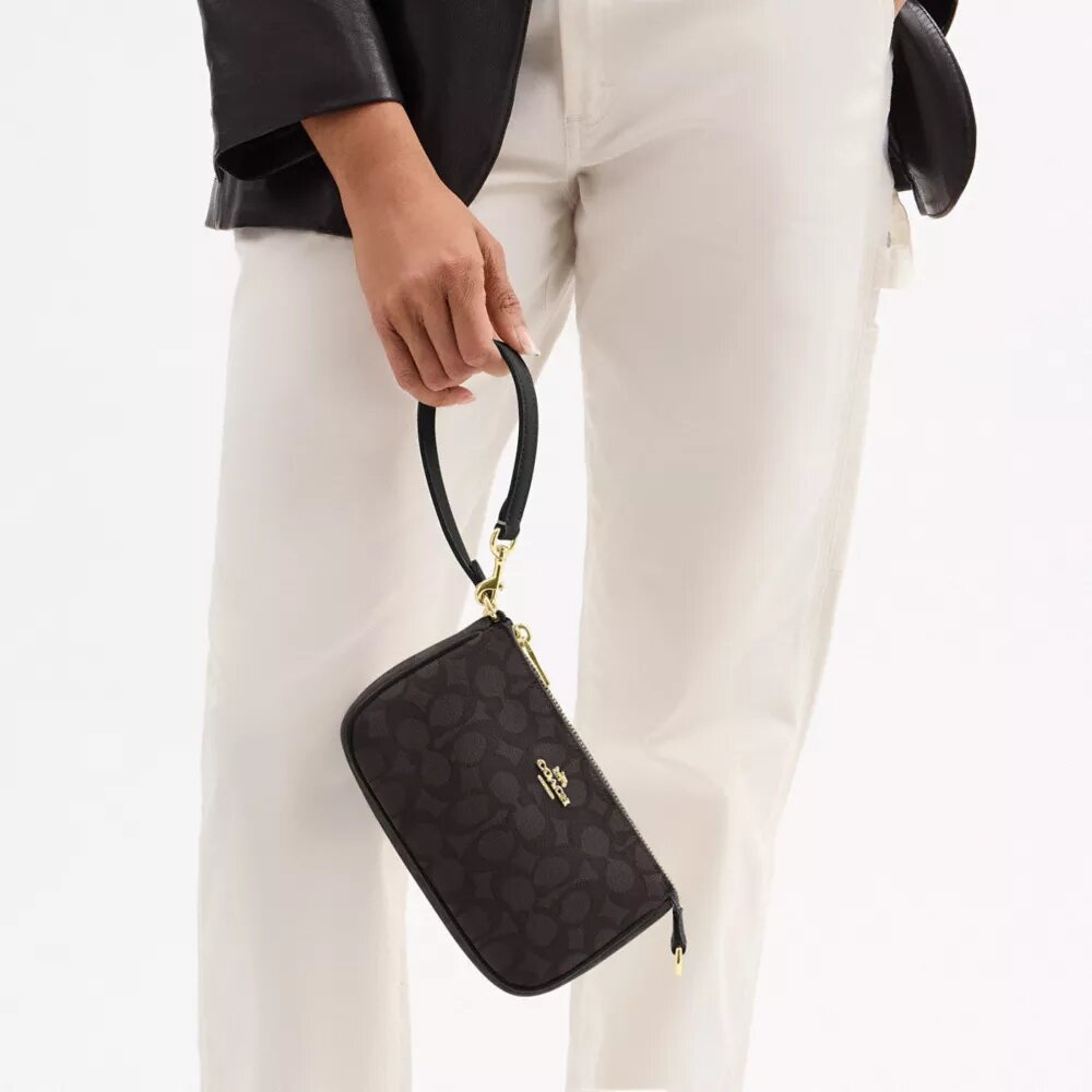 Nolita 19 in Signature Canvas