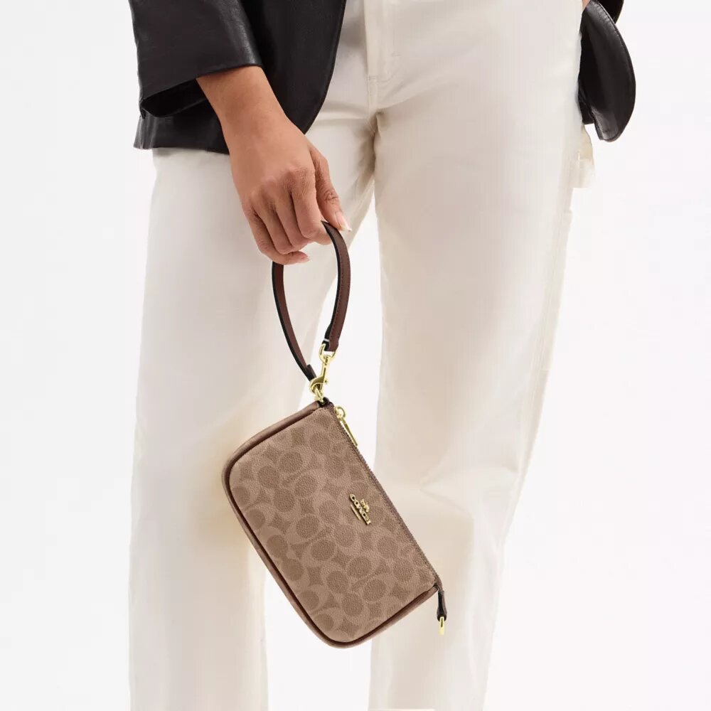 Nolita 19 in Signature Canvas