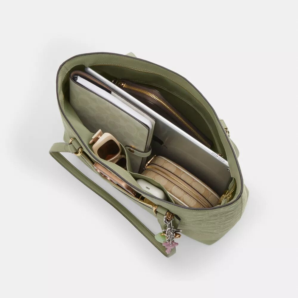 Station Tote Bag in Signature Leather