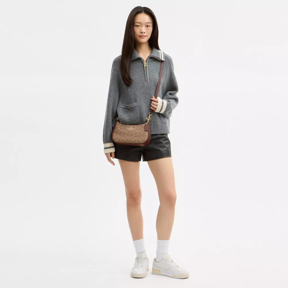 Teri Shoulder Bag in Signature Canvas