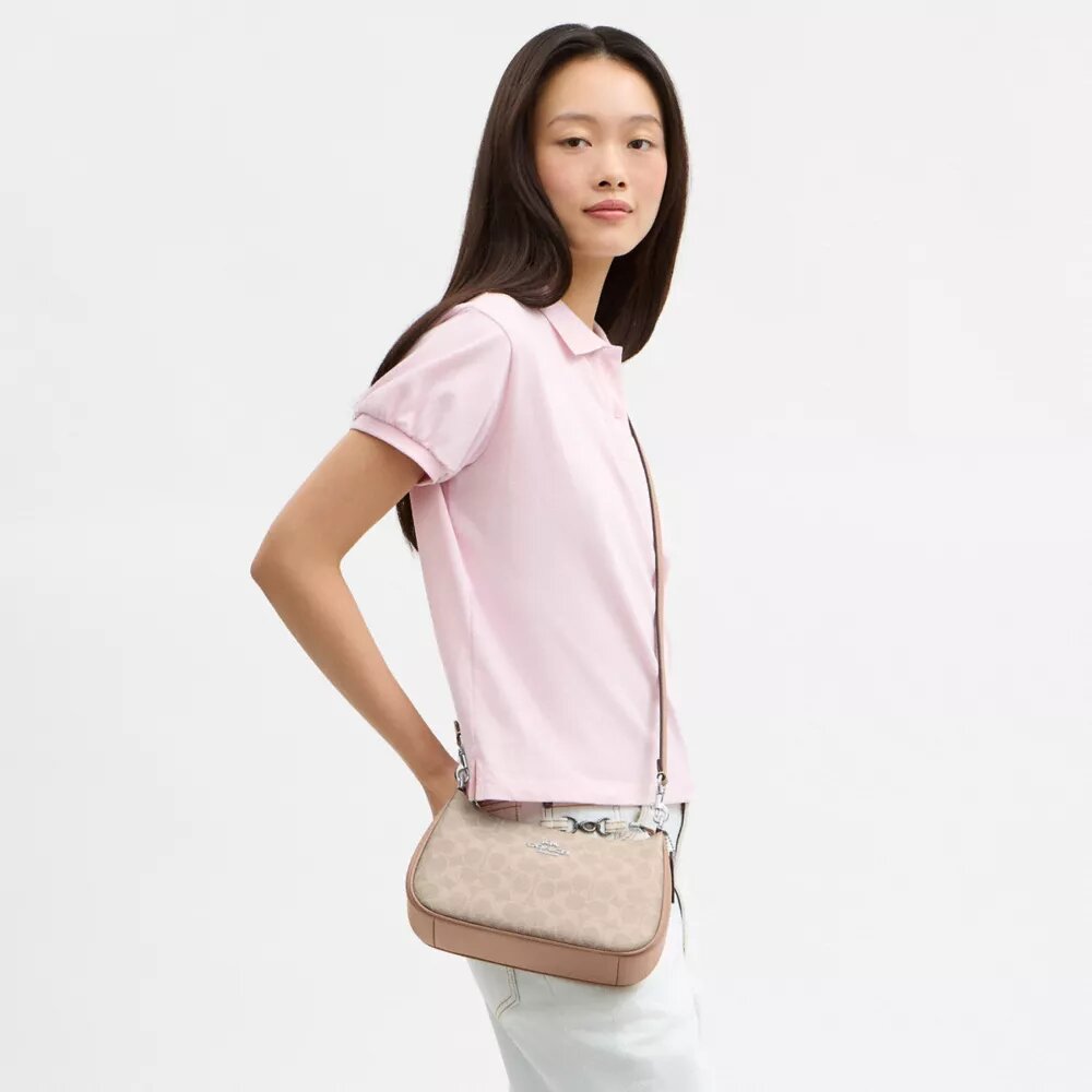 Teri Shoulder Bag in Signature Canvas