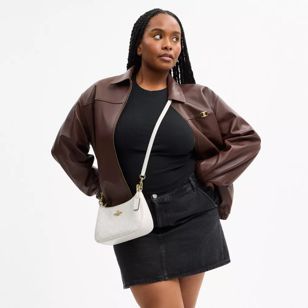 Teri Shoulder Bag in Signature Canvas