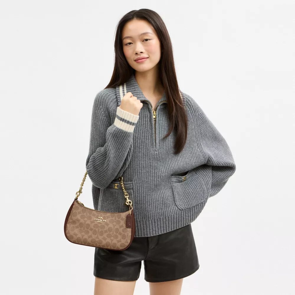 Teri Shoulder Bag in Signature Canvas