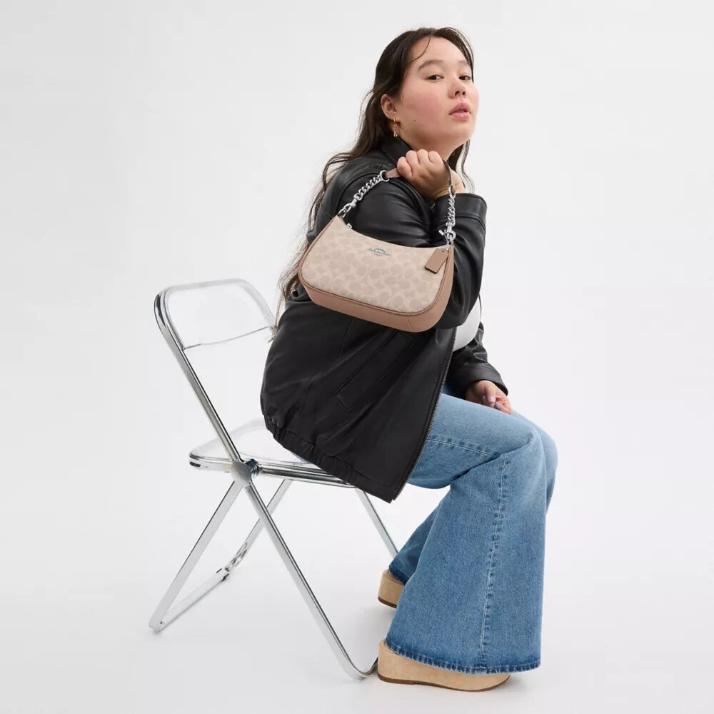 Teri Shoulder Bag in Signature Canvas