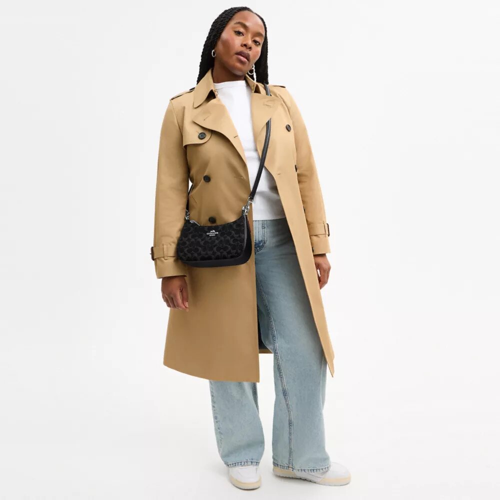 Teri Shoulder Bag in Signature Denim