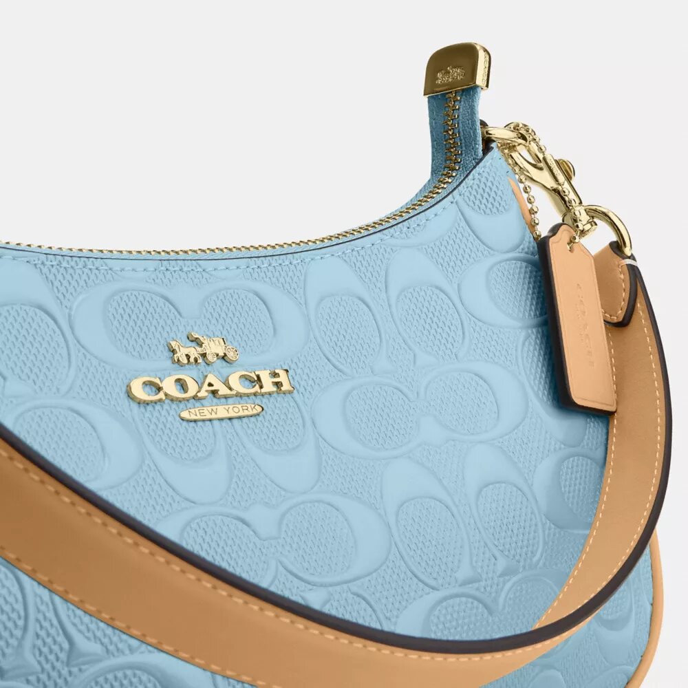 Teri Shoulder Bag in Signature Leather