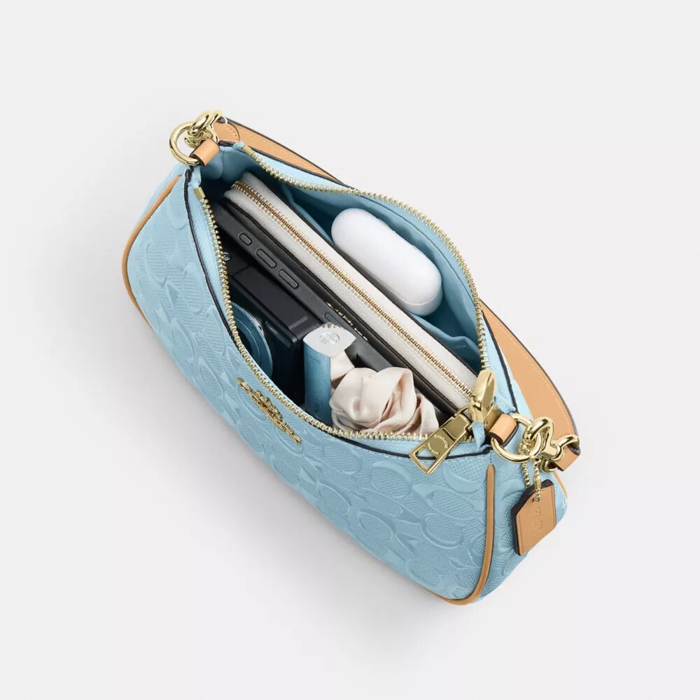 Teri Shoulder Bag in Signature Leather