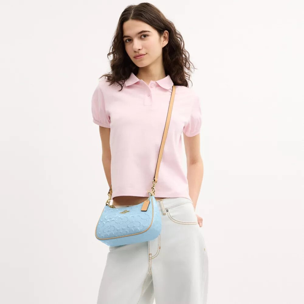 Teri Shoulder Bag in Signature Leather
